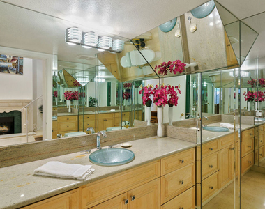 1131 Alta Loma Road - Photo Thumbnail 12
