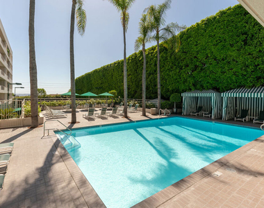 1131 Alta Loma Road - Photo Thumbnail 23