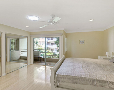 1131 Alta Loma Road - Photo Thumbnail 14