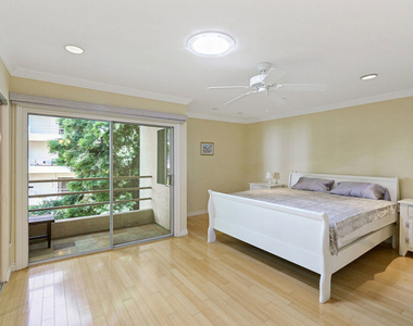 1131 Alta Loma Road - Photo Thumbnail 13
