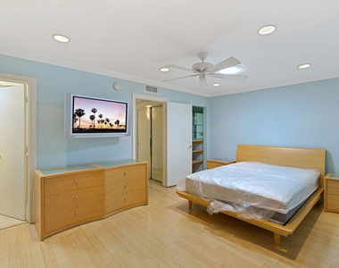 1131 Alta Loma Road - Photo Thumbnail 18