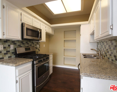10627 Moorpark Street - Photo Thumbnail 5