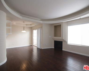 10627 Moorpark Street - Photo Thumbnail 2