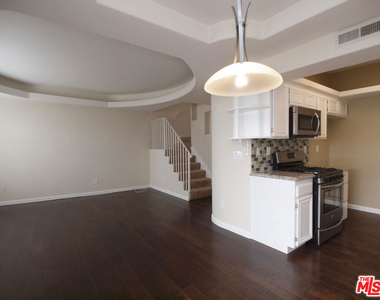 10627 Moorpark Street - Photo Thumbnail 3
