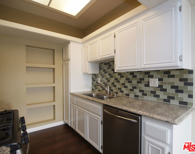 10627 Moorpark Street - Photo Thumbnail 6