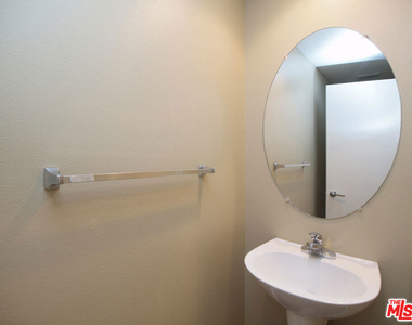 10627 Moorpark Street - Photo Thumbnail 9