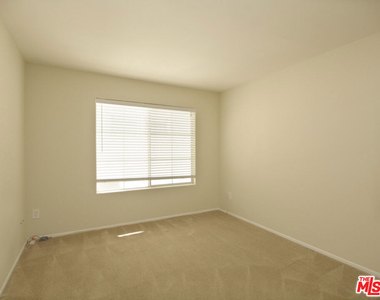 10627 Moorpark Street - Photo Thumbnail 12