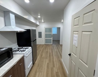 1039 E 28th Street - Photo Thumbnail 13