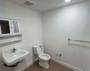 1039 E 28th Street - Photo Thumbnail 14