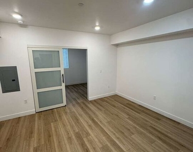 1039 E 28th Street - Photo Thumbnail 9