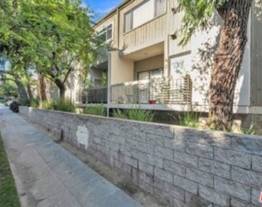 2909 Arizona Avenue - Photo Thumbnail 11