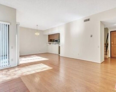 2909 Arizona Avenue - Photo Thumbnail 9