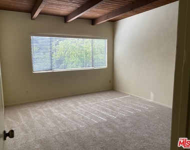 2909 Arizona Avenue - Photo Thumbnail 2