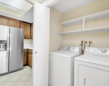2909 Arizona Avenue - Photo Thumbnail 15