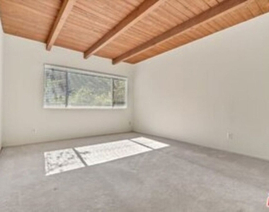 2909 Arizona Avenue - Photo Thumbnail 12
