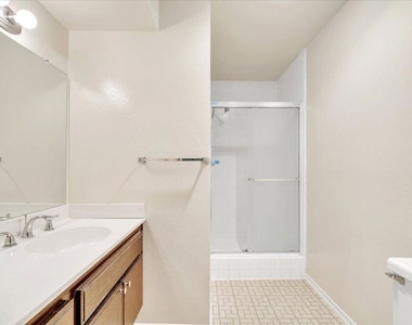 2909 Arizona Avenue - Photo Thumbnail 16
