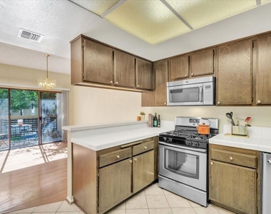 2909 Arizona Avenue - Photo Thumbnail 20