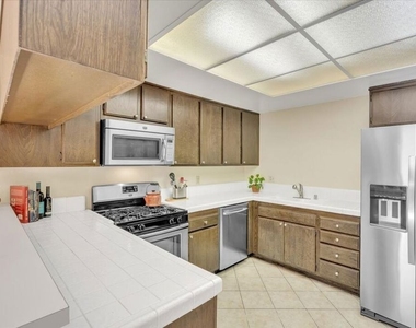 2909 Arizona Avenue - Photo Thumbnail 19
