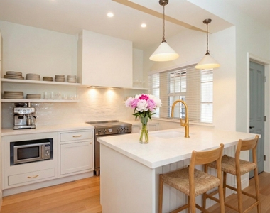 184 Sunset Avenue - Photo Thumbnail 2