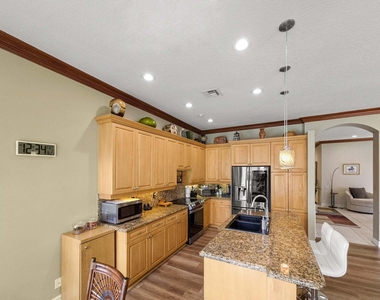 5058 Glenville Drive - Photo Thumbnail 16