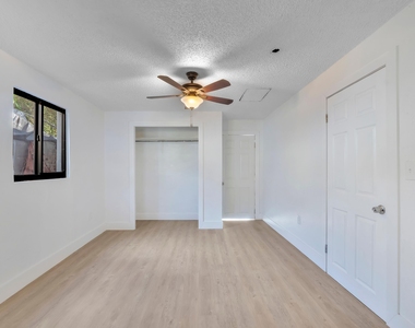 2428 Nw 28th Street - Photo Thumbnail 8