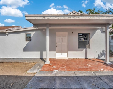 2428 Nw 28th Street - Photo Thumbnail 1