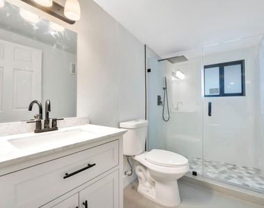 2428 Nw 28th Street - Photo Thumbnail 9