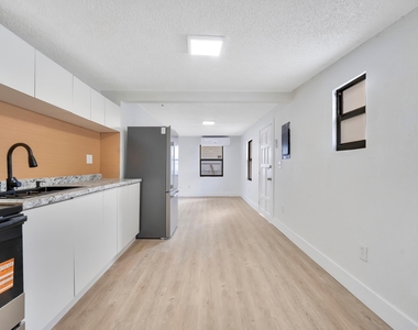 2428 Nw 28th Street - Photo Thumbnail 4