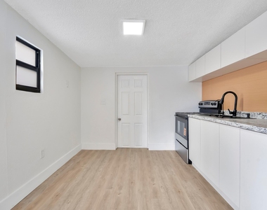2428 Nw 28th Street - Photo Thumbnail 2