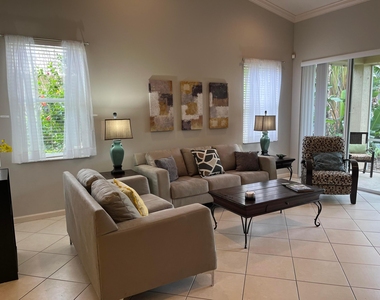 9201 Wentworth Lane - Photo Thumbnail 22