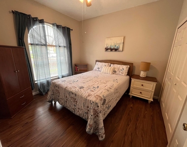 9201 Wentworth Lane - Photo Thumbnail 27