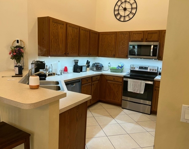 9201 Wentworth Lane - Photo Thumbnail 4