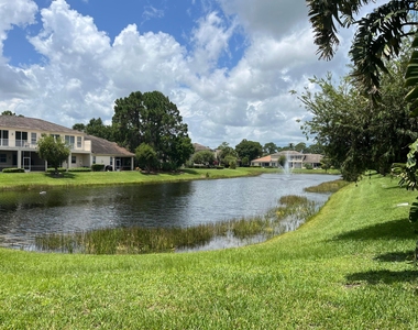 9201 Wentworth Lane - Photo Thumbnail 6