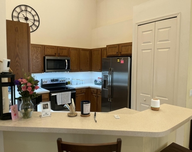 9201 Wentworth Lane - Photo Thumbnail 3