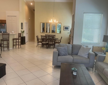 9201 Wentworth Lane - Photo Thumbnail 2
