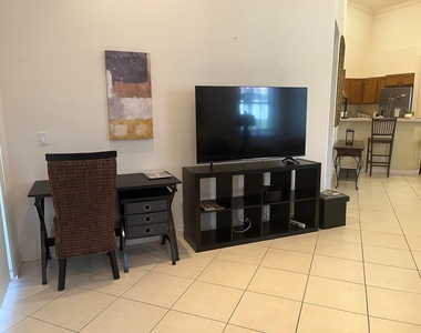 9201 Wentworth Lane - Photo Thumbnail 17