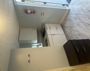 173 W 16th Street - Photo Thumbnail 6