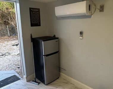 173 W 16th Street - Photo Thumbnail 2