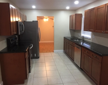 22447 Sw 56th Avenue - Photo Thumbnail 3