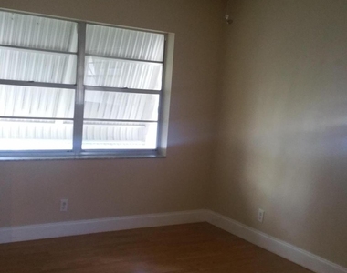 22447 Sw 56th Avenue - Photo Thumbnail 6