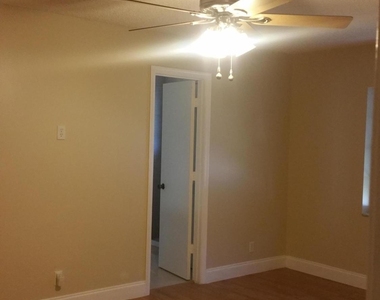 22447 Sw 56th Avenue - Photo Thumbnail 9