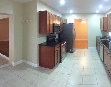 22447 Sw 56th Avenue - Photo Thumbnail 2