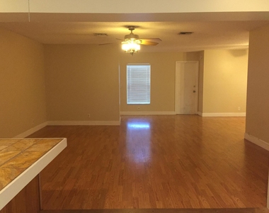 22447 Sw 56th Avenue - Photo Thumbnail 1