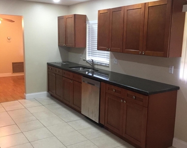 22447 Sw 56th Avenue - Photo Thumbnail 5