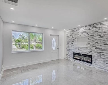 855 Date Palm Drive - Photo Thumbnail 2