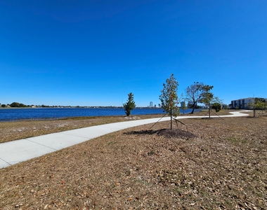 470 Executive Center Drive - Photo Thumbnail 14