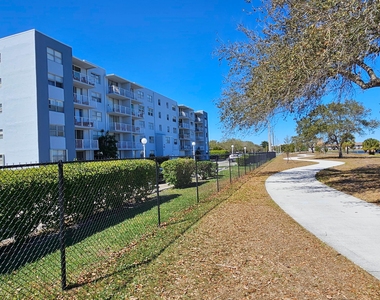 470 Executive Center Drive - Photo Thumbnail 11