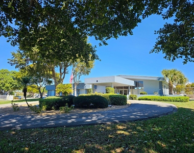 470 Executive Center Drive - Photo Thumbnail 16