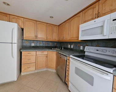 470 Executive Center Drive - Photo Thumbnail 2