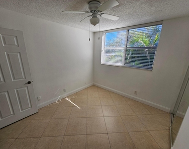 470 Executive Center Drive - Photo Thumbnail 9